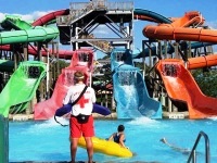 six-flags-new-england-hurricane-harbor-waterparks-ma